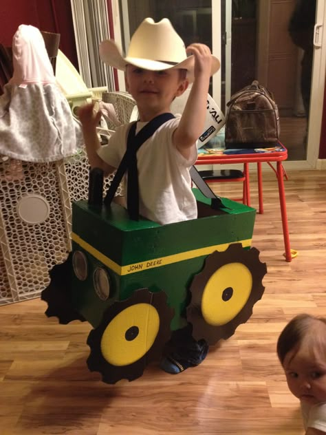 Kade's Halloween costume 2013 Diy-John Deere Costumes Faciles, Diy Costumes Kids Boys, Diy Costumes Kids, Diy Baby Shower Gifts, Diy Bebe, Halloween Boys, Fantasias Halloween, Cute Costumes, Baby Diy