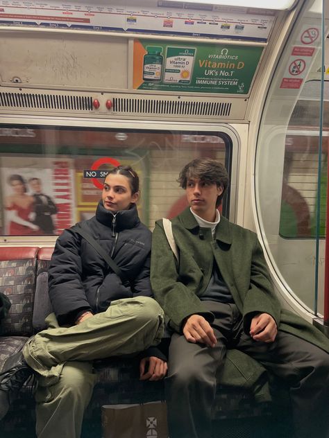 Riize Aesthetics, 80s Men Fashion, Subway Photos, 80s Couple, Aesthetic Outfits For School, Daily Fashion Outfits, Reference Couple, Chill Aesthetic, 80s Fashion Men