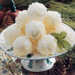 Ice Cream Snowballs, Ice Cream Balls, Snowballs Recipe, Cheese Packaging, Coconut Snowballs, Snowball Cookies, Coconut Ice Cream, Ice Cream Popsicles, Pineapple Coconut