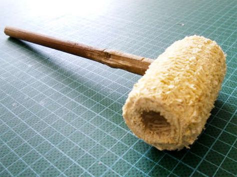 Picture of corn cob pipe - part 1 Corn Cob Crafts Dried, Corn Cob Pipe, Corn Husk Crafts, Popeye The Sailor Man, Dried Corn, Wood Carving For Beginners, Diy Props, Pipes And Cigars, Corn Husk