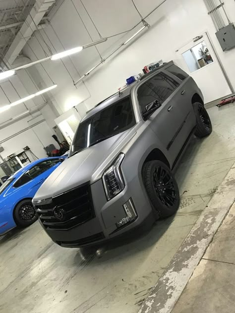 Cadillac Escalade Matte Gray #cadillac #escalade #suv #trucks #luxury #matte Carros Bmw, Cadillac Ats, Suv Trucks, Suv Cars, Gmc Trucks, Luxury Suv, Lifted Trucks, Cadillac Escalade