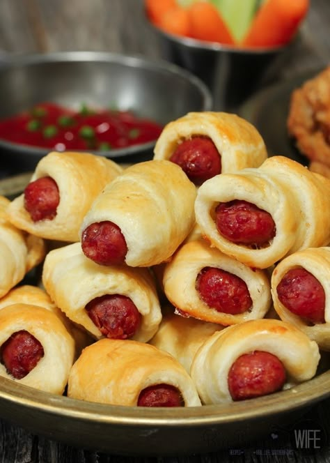 Mini Pigs In A Blanket Recipe, Mini Pigs In A Blanket, Pigs In A Blanket Recipe, Smoked Sausages, Lil Smokies, Little Smokies, Recipe Appetizers, Quick And Easy Appetizers, Mini Pigs