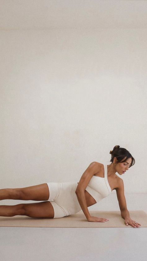 Yoga Photoshoot Aesthetic, Aesthetic Fitness Photoshoot, Pilates Photography Inspiration, Active Wear Photography, Neutral Fitness Aesthetic, Neutral Workout Aesthetic, Beige Fitness Aesthetic, Neutral Pilates Aesthetic, Yogi Lifestyle Aesthetic