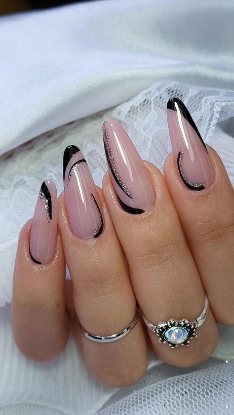 Black Rave Nails, Black And Silver Nails Ideas, Silver Black Nails, Black And Silver Nails, Burgundy Acrylic Nails, Pink Tip Nails, Quick Nail Art, Wine Nails, Hippie Nails