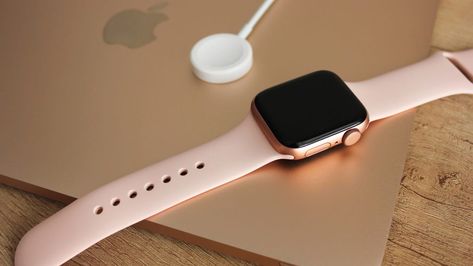 Here's how to maximize your Apple Watch straight out of the box. New Apple Watch Series 8, Apple 8 Watch, Best Apple Watch Apps, Apple Watch Hacks, Apple Watch Colors, Apple Watch Fitness, Apple Watch 8, Apple Watch Features, Diy Apple