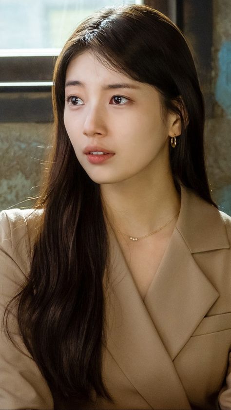 Bae Suzy Hair, Suzy Drama, Series Netflix, Jyp Entertainment, Medium Length Haircut, Bae Suzy, Hairstyles Braids, Korean Actresses, October 10