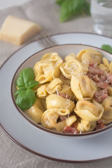 Cheese Tortellini in Cream Sauce with Ham and Basil Alla Panna Sauce Recipe, Tortellini Alla Panna Recipe, Tortellini Alla Panna, Fresh Pasta Recipe, Ham Sauce, Pasta Recipes For Dinner, Fresh Pasta Recipes, Prosciutto Recipes, Beef Pasta Recipes