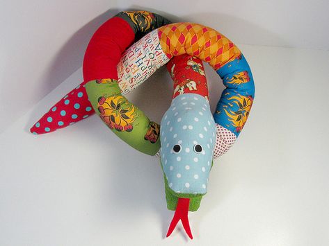 Silly Scrap Snake Toy Sewing Pattern – Photo Tutorial | Funky Friends Factory Quilted Toys, Scrap Fabric Projects, Diy Bebe, Animal Sewing Patterns, Sewing Stuffed Animals, Trendy Sewing, Fabric Toys, Sewing Projects For Kids, Baby Diy