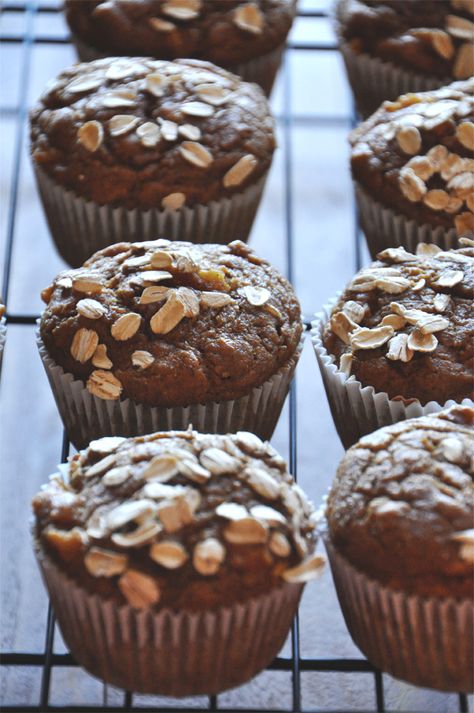 Pumpkin Apple Muffins :: Minimalist Baker Pumpkin Apple Muffins, Muffins Vegan, Orange Muffins, Leftover Pumpkin, Spice Muffins, Vegan Muffins, Apple Spice, Minimalist Baker, Apple Muffins