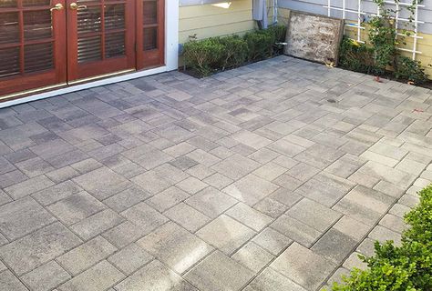 Gray-Charcoal Courtyard Patio - Angelus Paving Stones Grey Pavers, Courtyard Patio, Grey Patio, Pavers Backyard, Concrete Patio Designs, Walkway Landscaping, Patio Pavers Design, Paving Design, Outdoor Patio Designs