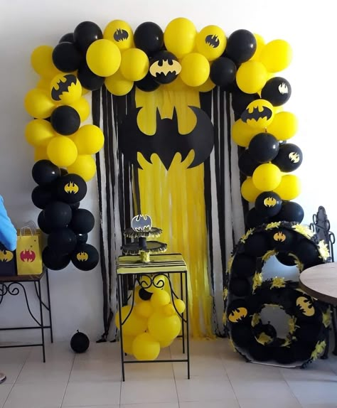 Diy Batman Decorations Birthday, Batman Diy Decorations, Batman Balloon Garland, Batman Birthday Decorations, Batman Themed Birthday Party Decoration, Batman Birthday Party Decorations, Batman Balloons, Batman Decorations, 2nd Birthday Cake Boy