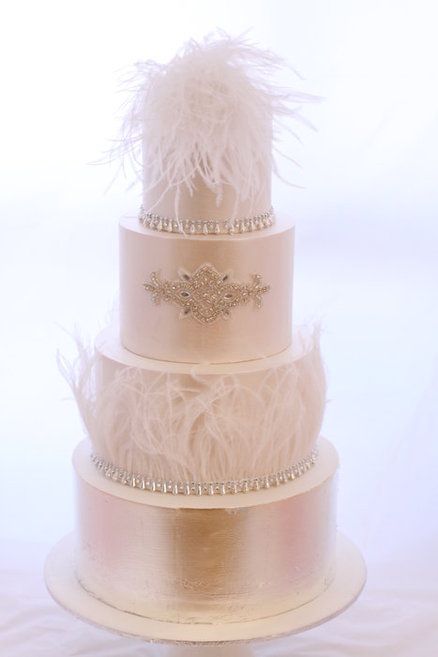 Pink mother of pearl effect & feathers for my cake. Instead of the diamante I will use pearls Feather Cake, Wedding Ides, Summer Wedding Cakes, Couture Cakes, Pink Wedding Cake, Feather Wedding, White Wedding Cake, Beautiful Wedding Cakes, Gorgeous Cakes