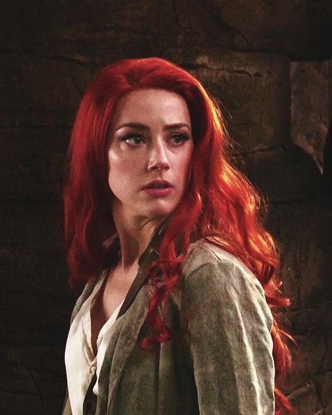 Meraaa, i really like Amber Heard, but I like her so much when she’s redhead Blink 182 Nurse Costume, Amber Heard Hair, New Aquaman, Amber Head, Aquaman 2018, Amber Heart, Bright Red Hair, Redhead Girl, Brunette Girl