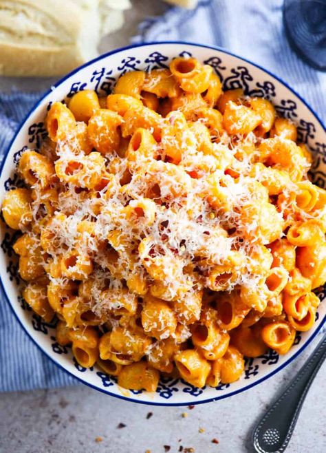 The Best Spicy Vodka Rigatoni Rigatoni With Vodka Sauce, Vodka Rigatoni Recipe, Spicy Vodka Rigatoni, Vodka Rigatoni, Rigatoni Recipe, Vodka Sauce Recipe, Rigatoni Recipes, Shaved Parmesan, Goat Cheese Appetizer