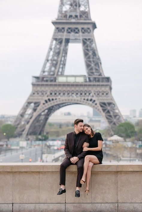 Eiffel Tower Picture Ideas, Fun Couple Photoshoot, Paris Couple Pictures, Paris In April, Eiffel Tower Pictures, Two People In Love, Paris Photo Ideas, Couple Photoshoot Ideas, Paris Honeymoon