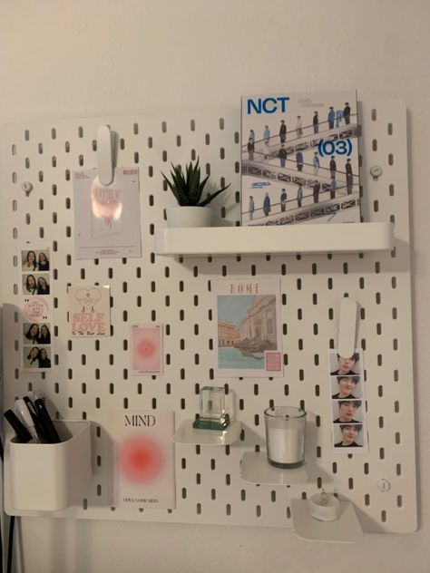 pegboard inspo ideas pastel kpop skz stray kids nct album pink aesthetic aes Pegboard Decoration Ideas, Peg Board Ideas Aesthetic, Kpop Pegboard Ideas, Ikea Skadis Pegboard Ideas, Pegboard Ideas Aesthetic, Pegboard Aesthetic, Pink Pegboard, Kpop Pegboard, Pinboard Ideas