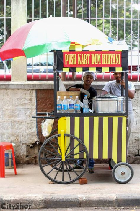 The side serving a humongous plate of delicious CHICKEN BIRYANI at just Rs 65! Add: Brunton Road, near Ajanta Hotel, M.G. Road, Bangalore. Contact: 9592172136 #Food #StreetFood #Biryani #CityShorBengaluru Dum Biryani, Chicken Biryani, Travel India, Bangalore India, Food Stall, Delicious Chicken, Food Places, Carnival Party, Yum Yum Chicken