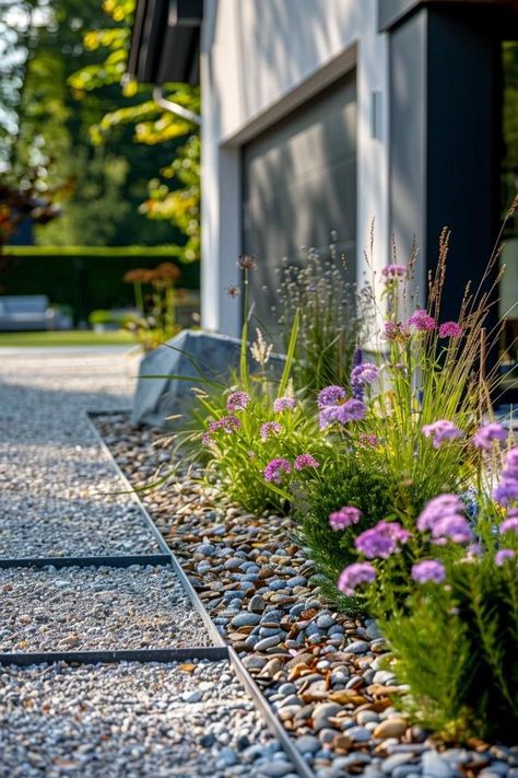 Side Driveway Landscaping Ideas to Enhance Your Home Driveway Plants, Driveway Landscaping Ideas, Driveway Parking, Modern Driveway, Asphalt Driveway, Driveway Lighting, Gravel Driveway, Backyard Balcony, Driveway Landscaping