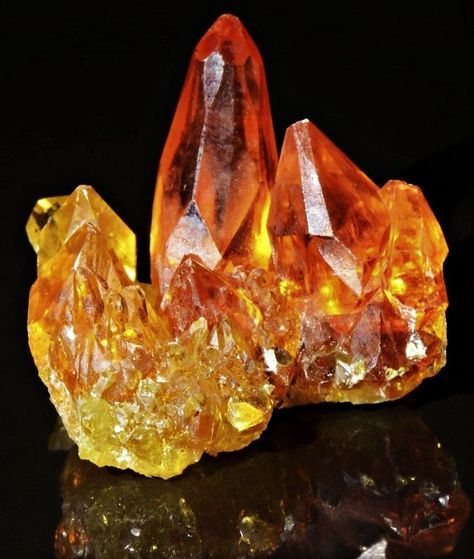 Orange Crystal Crystal Drawing, Minerals Crystals Rocks, Orange Gem, Crystal Aesthetic, Spiritual Crystals, Orange Crystals, Pretty Rocks, Orange Aesthetic, Mineral Stone