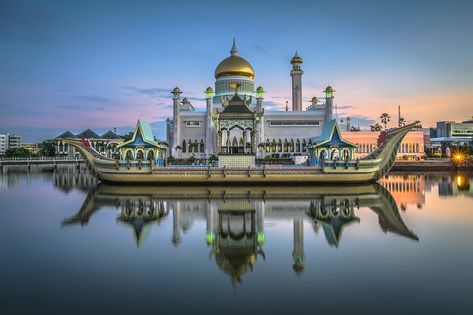 #Brunei Royal mosque #Brunei Sultan Omar Ali Saifuddin Mosque Bandar Seri Begawan #1080P #wallpaper #hdwallpaper #desktop Omar Ali Saifuddin Mosque, Islamic Quotes About Life, Sultan Palace, Bangladesh Travel, Bandar Seri Begawan, Fauna Marina, Mosque Architecture, Sacred Architecture, Grand Mosque