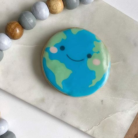 Earth Cookies Decorated, Painted Decorated Cookies, Spring Cookies, Cookie Cake, Earth Day, Cookie Decorating, Cake