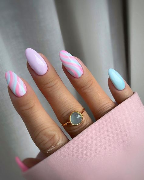 Matt Pastel Nails, Light Blue Pink Nails, Spring Nails Light Pink, Pink And Blue Nail Art, Pastel Pink And Blue Nails, Light Blue And Pink Nails, Gender Reveal Nails, Pastel Nails Designs, Lilac Nails