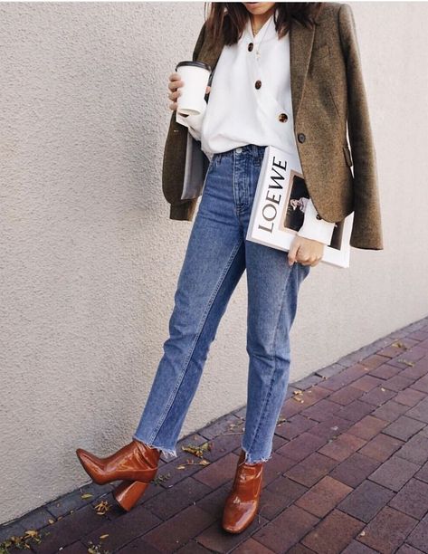 amazing work wear Inso Jeans Boots, Boating Outfit, Olivia Palermo, Short Jeans, Mode Inspo, Looks Chic, Sneakers Outfit, 가을 패션, Inspiration Mode