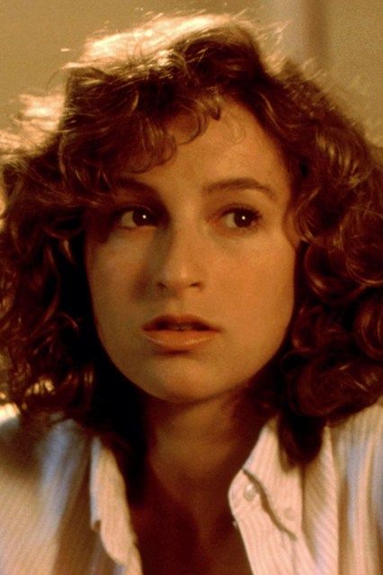 Jennifer Grey - Iconic Hairstyles – Most Classic Hair Dos of All Time (houseandgarden.co.uk) Jennifer Gray Hairstyles, Jennifer Gray, Patrick Swayze Dirty Dancing, Grey Hairstyle, Dirty Dancing Movie, Celebrity Hair Inspiration, Iconic Hairstyles, Iconic Hair, Jennifer Grey