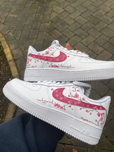 Brown Air Force Ones, Brown Jordan 1, Nike Basket, Pink Nike Air, Custom Sneakers Diy, Pink Nike Shoes, Nike Shoes Air Force, Nike Air Force 1s, Air Force 1s