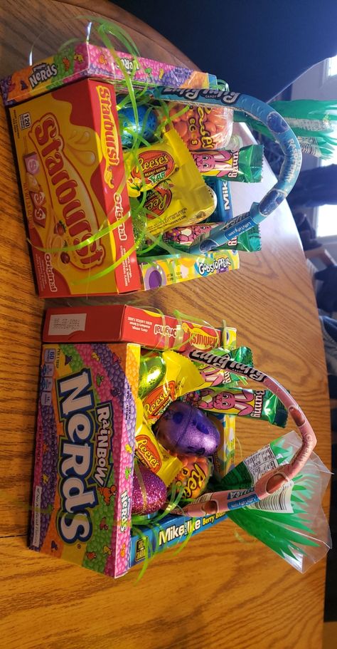 Cheap Easy Easter Baskets, Adult Kid Easter Basket Ideas, Candy Easter Basket Diy, Money Easter Basket Ideas, Easter Basket Ideas For Coworkers, Homemade Easter Basket Ideas, Cute Easter Basket Ideas For Boyfriend, Easy Diy Easter Baskets For Kids, Cheap Easter Basket Ideas For Kids