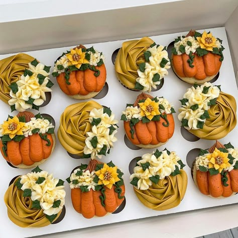 October Birthday Cupcake Ideas, Fall Cupcake Flavors Autumn, Thanksgiving Cupcake Bouquet, Thanksgiving Bakery Desserts, Thanks Giving Baking Ideas, Autumn Theme Cupcakes, Simple Thanksgiving Cupcakes, Cute Thanksgiving Cupcakes Ideas, Autumn Cupcake Ideas