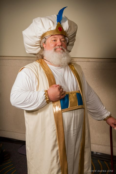 The Sultan (Aladdin) | MEGACON 2016                                                                                                                                                                                 More Sultan Costume Aladdin, Aladdin Jr Costumes, Sultan Costume, Aladdin Costume Ideas, Aladdin Show, Sultan Aladdin, Aladdin Play, Aladdin Cosplay, Disney And Pixar Characters