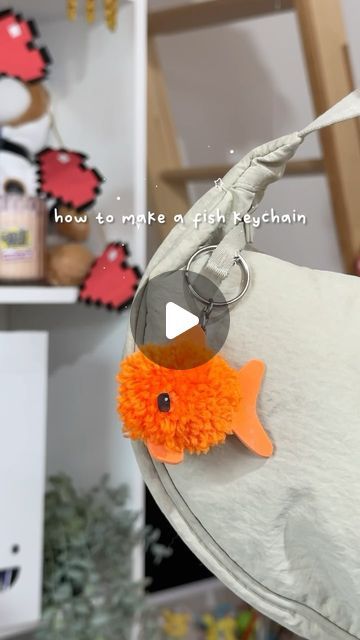 Goldfish Craft, Goldfish Keychain, Fish Goldfish, Pipe Cleaner Crafts, Golden Fish, Fishing Videos, Instagram Diy, Diy Keychain, Cute Diys