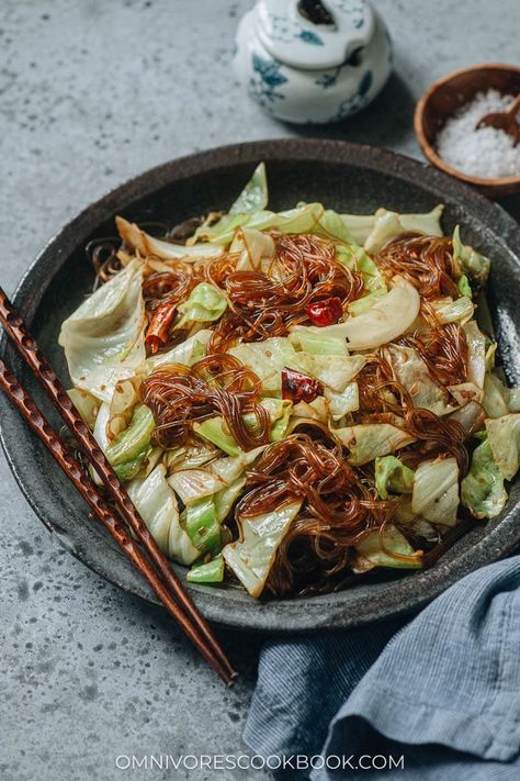 Cabbage Glass Noodles Stir Fry - Omnivore's Cookbook Cabbage Glass Noodle, Glass Noodle Stir Fry, Mung Bean Noodles, Stir Fry Glass Noodles, Noodles Stir Fry, Bean Noodles, Noodle Stir Fry, Goat Cheese Pasta, Cabbage Stir Fry