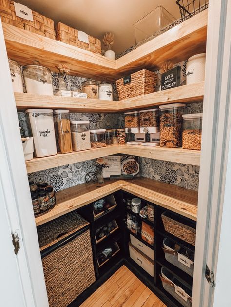 Pantry design with floating shelves and wallpaper. Small Pantry Shelving, Small Pantry Shelving Ideas, Organization Small Pantry, Walk In Pantry Ideas, Pantry Shelving Ideas, Pantry Redo, Pantry Renovation, Rustic Pantry, Pantry Closet Design