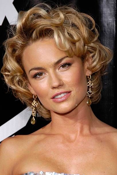 Kelly Carlson Hair, Kelly Carlson Hairstyles, Short Curly Blonde Hairstyles, Curly Blonde Hairstyles, Kelly Clarkson Hair, Short Curly Blonde, Short Blonde Curly Hair, Kelly Carlson, Blonde Curly Hair