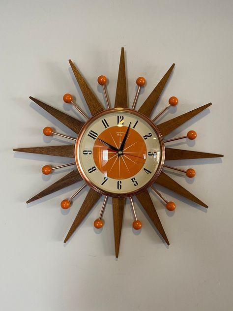 ROYALE STARBURST CLOCKS UK - MID CENTURY MODERN MADE TODAY Copyright © 2018 - 2021 Royale Enamel Ltd. All Rights Reserved. High quality Mid Century style Starburst Clock Hand Made at our workshops in Holbeach Lincolnshire. A UNIQUE DESIGN The clock measures 480mm (19 Inches) in diameter Made in the same way & using the same materials as similar clocks produced in the 1950's & 60's. Designed by David Breese - the clock has the following attributes 12 Secure but removable solid Hand Waxed Medium T Mid Century Fixtures, Vintage Wood Furniture Living Room, Late 60s Home Decor, Room Decor 70s Style, Mid Century Clocks Wall, Mid Century Americana, Futuristic Mid Century Modern, Mid Century Modern Room Decor, Mid Century Futurism