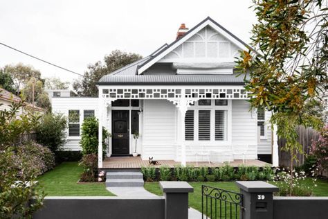 Self-taught owner builder transforms Melbourne home - The Interiors Addict Edwardian House, Heritage House, Melbourne House, The Design Files, Facade House, House And Home Magazine, Front Garden, Design House, House Front