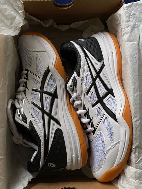 Asics Shoes Volleyball, Asics Volleyball Shoes, Shoes Volleyball, Handball Shoes, Best Volleyball Shoes, Volleyball Outfit, Photographie Indie, Volleyball Inspiration, Volleyball Tips