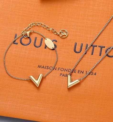 #fashion #aesthetic #jewelry #lv #chain #locket #accessories Lv Jewelry, Louis Vuitton Necklace, Louis Vuitton Bracelet, Louis Vuitton Collection, New Coming, Gucci Jewelry, Dior Jewelry, Cheap Jewelry, Gorgeous Jewelry