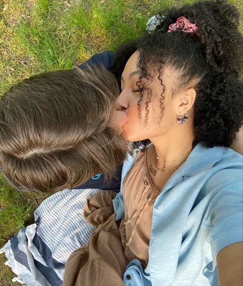 Biracial Couples, Swirl Couples, Black And White Couples, Interacial Couples, Woman Loving Woman, Girlfriend Goals, Girl Couple, Interracial Couples, The Fly