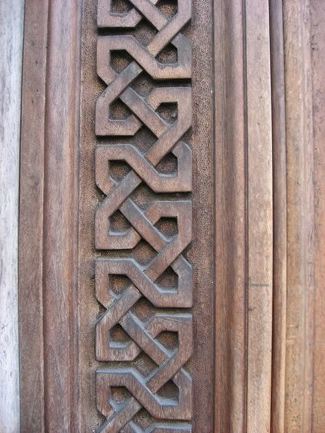 Celtic Door Band | Flickr - Photo Sharing!  By hottholler Celtic Wood Carving Patterns, Celtic Woodwork, Celtic Wood Carving, Celtic Furniture, Celtic Carving, Celtic Wood, Viking Knot, Art Sculpture En Bois, Door Drawing