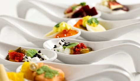 Appetizers In Spoons, Appetizers On Spoons, Spoon Appetizers, Appetizer Spoons Ideas, Canape Spoon Recipes, Soup Spoon Appetizers, Spoon Appetizers Ideas, Appetizers Served On Spoons, Spoon Canapes