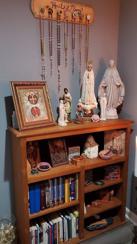 Creating An Altar, Catholic Prayer Room Ideas Decor, Altar Ideas Catholic, Prayer Room Ideas Catholic, Christian Altar Ideas For Home, Catholic Altar Home Ideas, Catholic Bedroom, Home Altar Catholic Beautiful, Catholic Prayer Corner