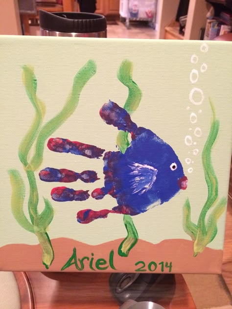 Handprint Fish Art, Hand Fish Craft, Handprint Fish Crafts For Toddlers, Hand Print Fish Craft, Hand Print Sea Animals, Hand Print Activity For Preschool, Kids Hand Painting Ideas, Hand Painting For Kids, Fish Handprint Art