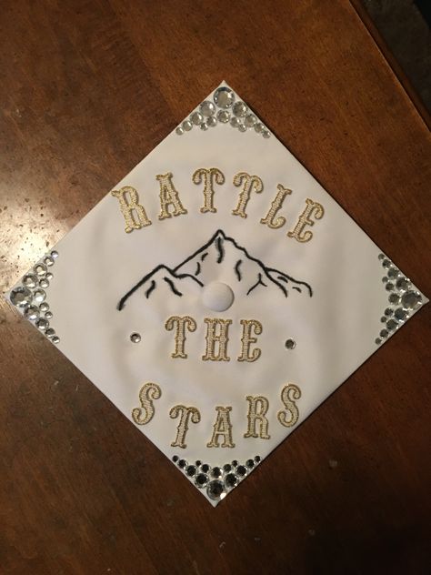 My Sarah J Maas/ACOTAR/Throne of Glass graduation cap came out better than expected. I can’t wait to wear it! Throne Of Glass Party, Throne Of Glass Graduation Cap, Book Themed Graduation Cap, Grad Cap Ideas Bookworm, Bookish Graduation Cap, Acotar Graduation Cap, Mountain Graduation Cap, Graduation Cap Designs Book Quotes, Onto The Next Chapter Graduation Cap