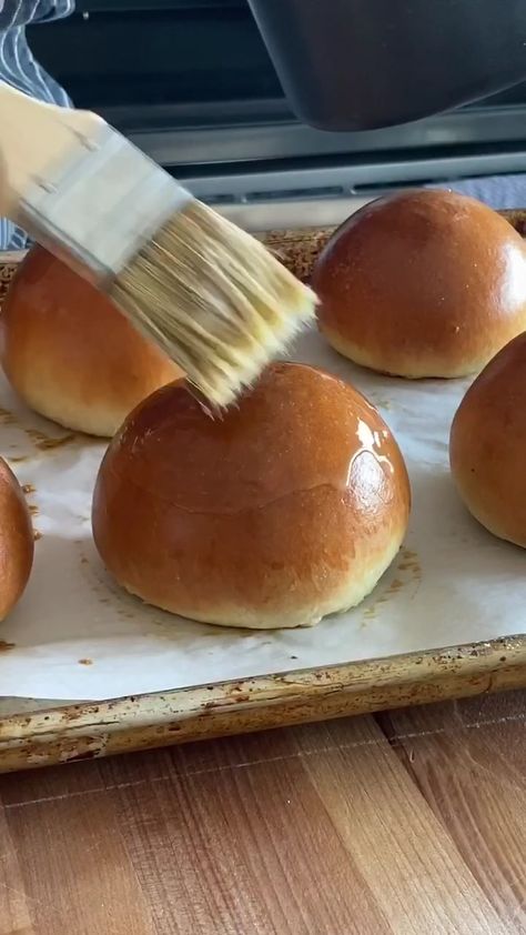 Joshua Weissman, Burger Buns Recipe, Homemade Buns, Buns Recipe, Sourdough Bread Recipe, Tasty Baking, Cinnamon Rolls Recipe, Burger Buns, Fun Baking Recipes