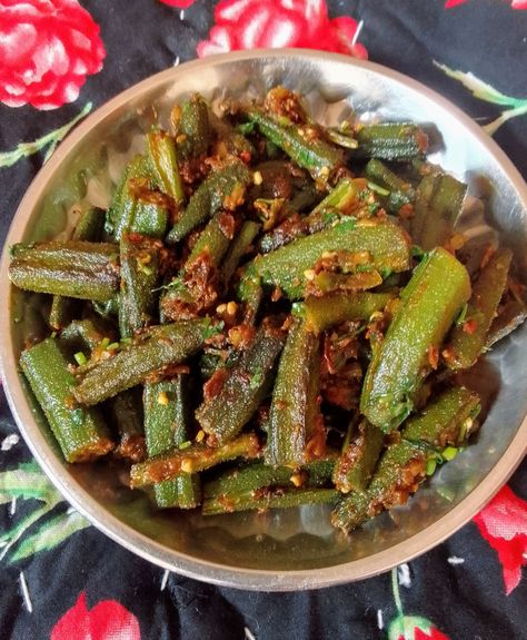 Ingredients 1.Half kg bhindi 2.two tablespoons oil 3.half tablespoons Fenugreek seed 4.two bay leaf 5.one spoon ginger garlic & green chilli pest 6.two medium size onion 7.one spoon coriander powder 8.half tablespoons turmaric power 9.salt 10.one spoon garm masala 11. Half tablespoons red chilli powder Bhindi Fry, Fenugreek Seed, Red Chilli Powder, Powder Recipe, Bay Leaf, Fenugreek Seeds, Coriander Powder, Green Chilli, Bay Leaves