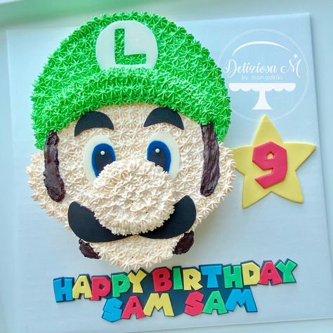 Luigi Pull Apart Cupcake Cake, Luigi Cupcake Cake, Luigi Cake Ideas, Mario And Luigi Cake Ideas, Luigi Cake Birthdays, Mario And Luigi Birthday Cake, Luigi Birthday Cake, Mario And Luigi Cake, Cake Diy Easy