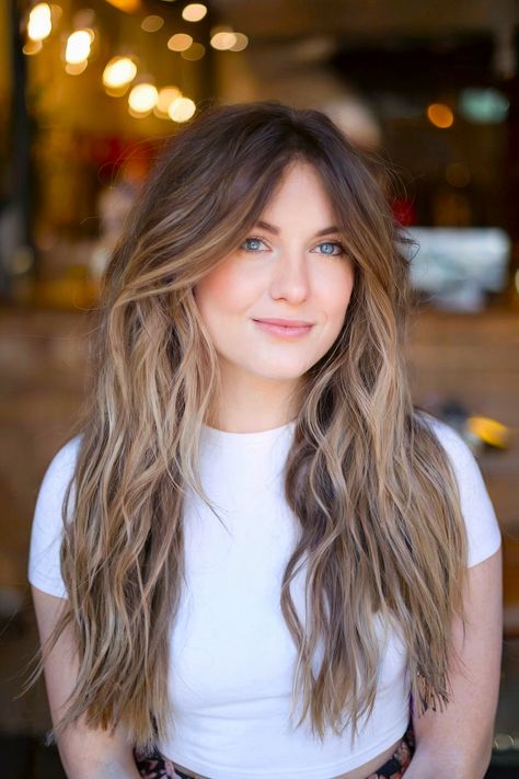 Long wavy hair with natural movement and soft texture Cutest Hairstyles, Voluminous Waves, Wavy Hairstyle, Best Haircuts, Natural Movement, Top Ideas, Long Locks, Long Wavy Hair, Hairstyles For Long Hair